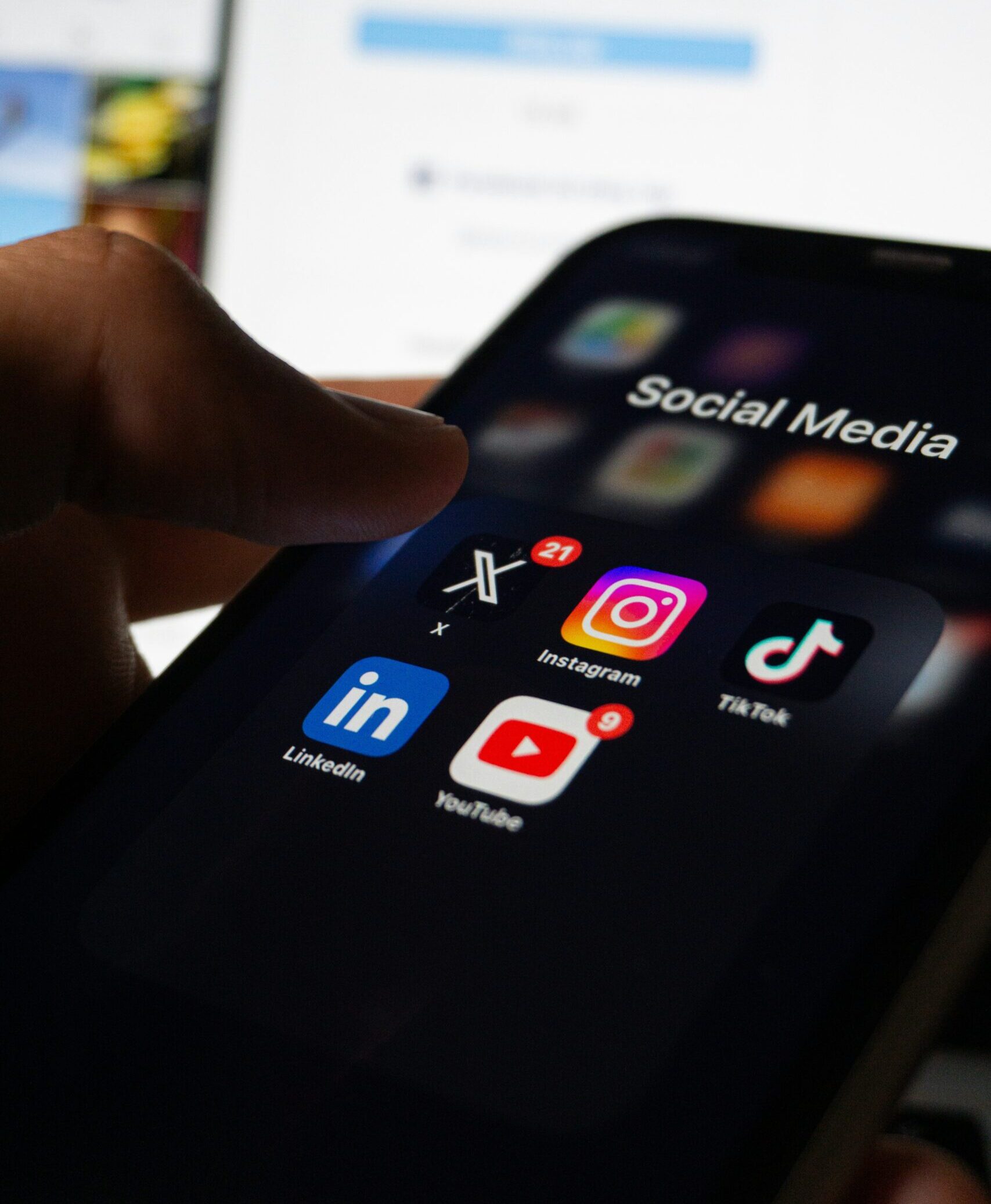 <strong>10 Social Media Advertising Mistakes That Could Be Wasting Your Budget</strong>